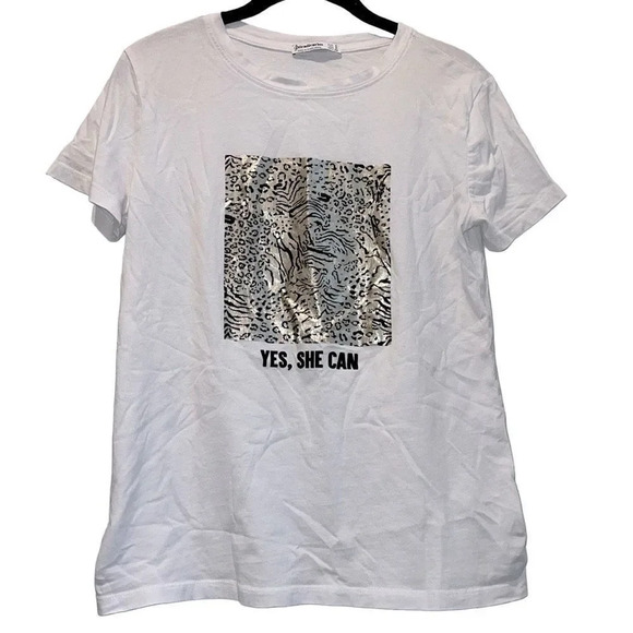 Stradivarius Yes, she can metallic graphic tee women’s small - Picture 1 of 4